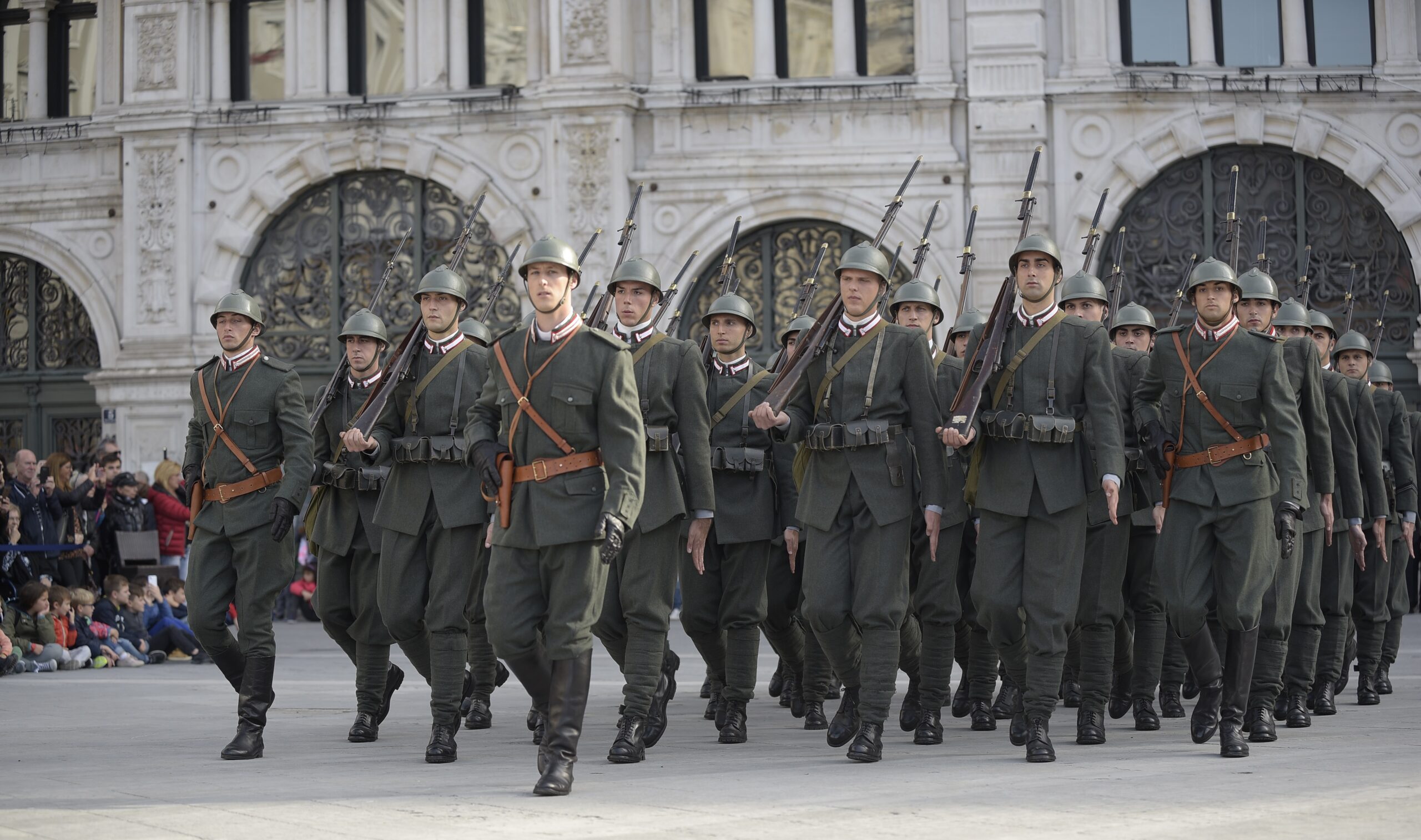 En italiensk pluton redo för strid