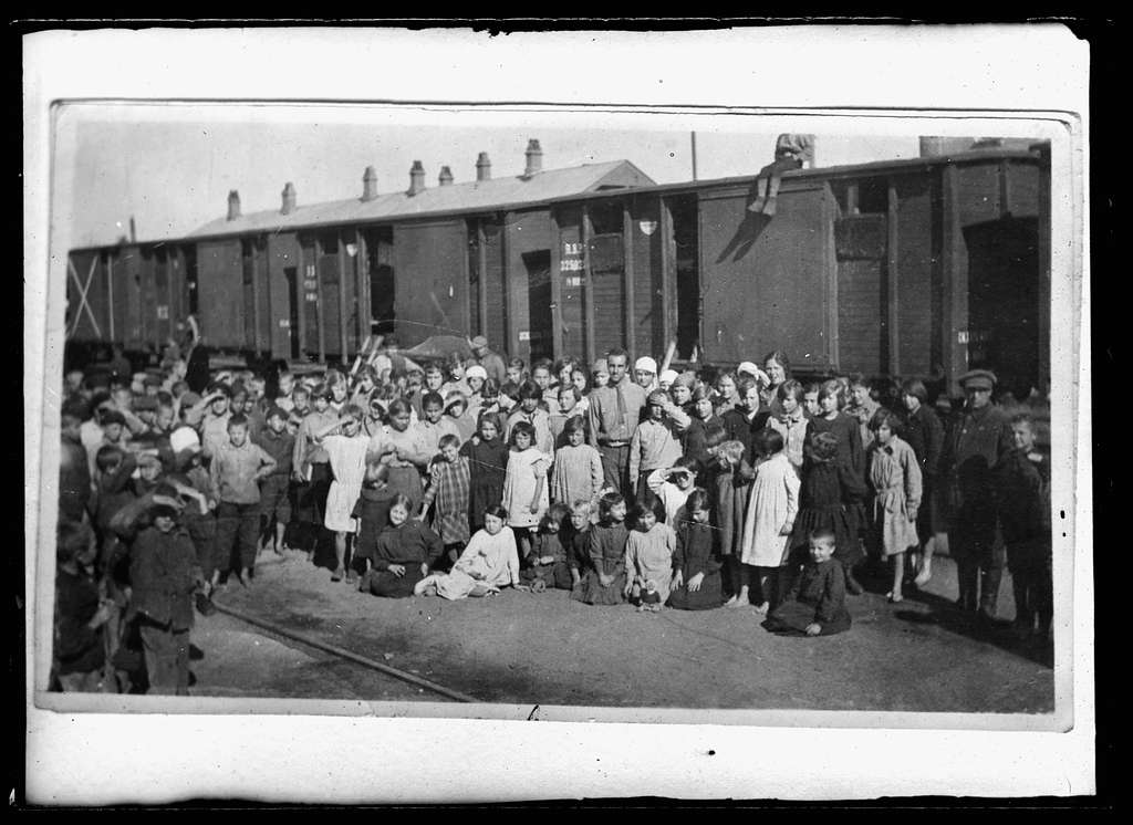 Ryska flyktingbarn i kylan