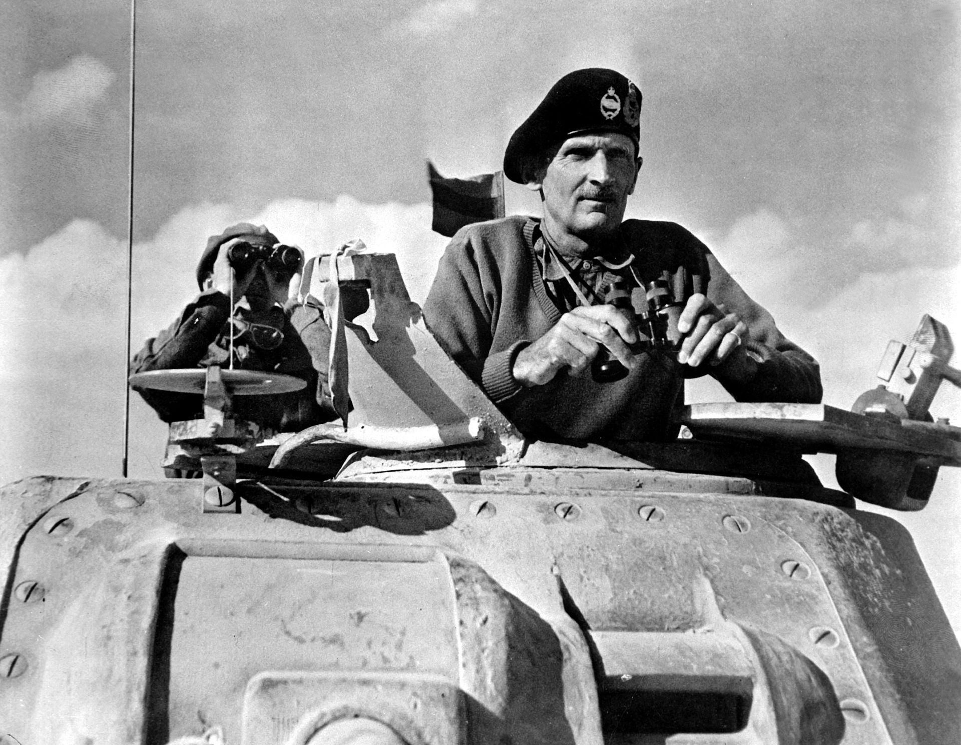 Bernard Montgomery på en stridsvagn i Nordafrika 1942
