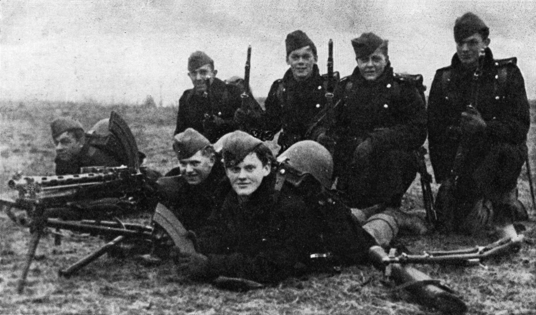 Danska soldater med vapen under andra världskriget, kopplat till den tyska invasionen den 9 april 1940.