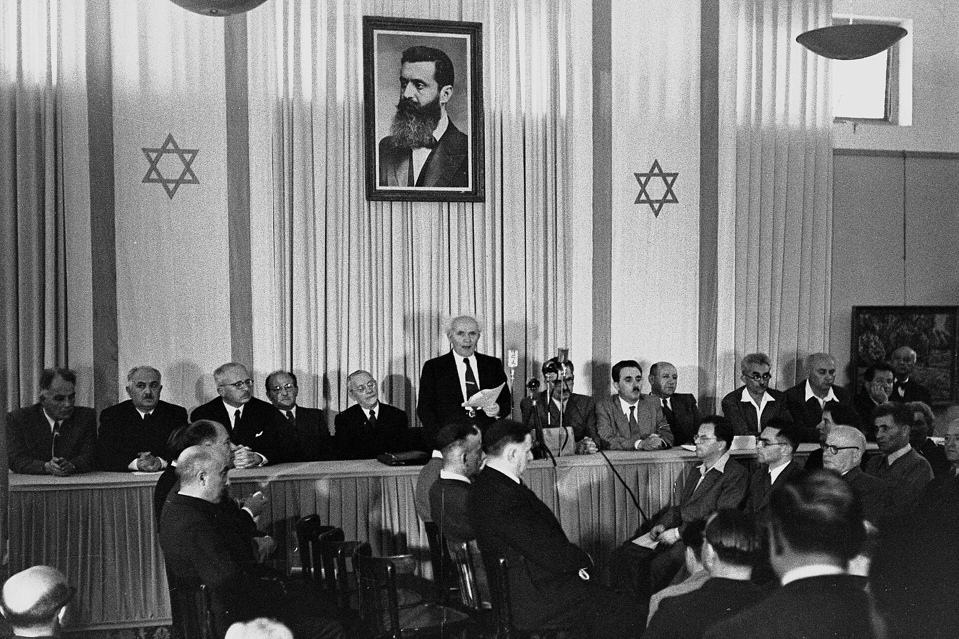 David Ben-Gurion läser Israels självständighetsförklaring 1948.