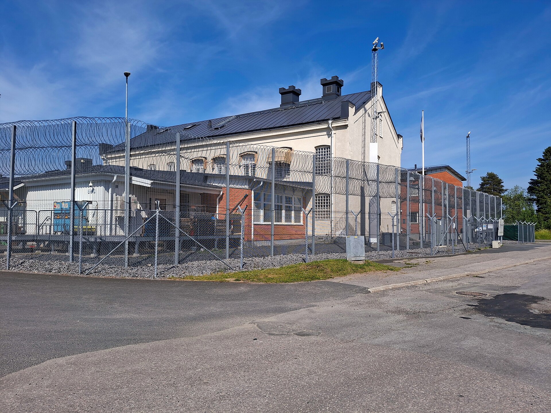 Fängelsebyggnad i Haparanda sedd utifrån.