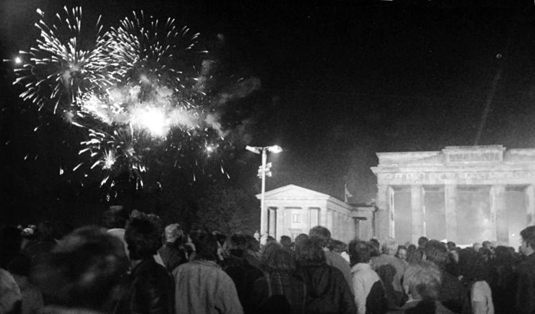 Fyrverkerier vid Brandenburger Tor under Tysklands återförening 1990.