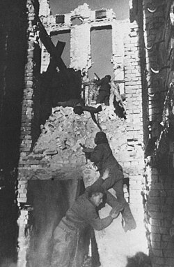 Sovjetiska soldater i gatustrid under slaget vid Stalingrad