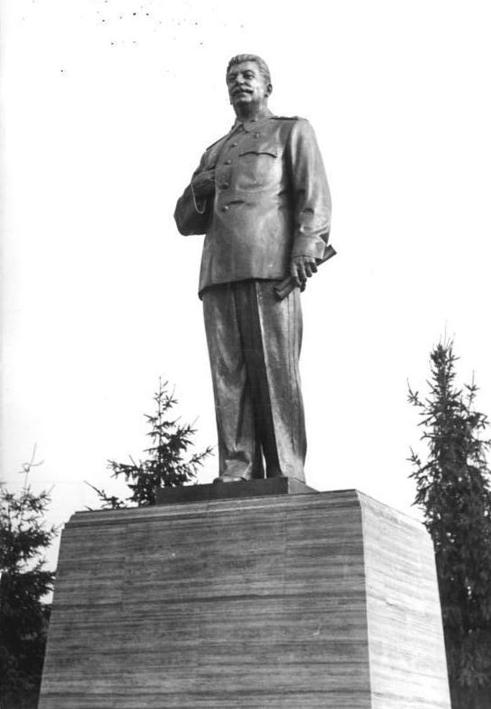 Staty av Stalin, Berlin
