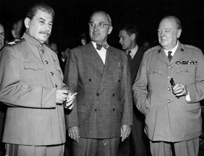 Harry S. Truman, Josef Stalin och Winston Churchill vid Potsdamkonferensen 1945.